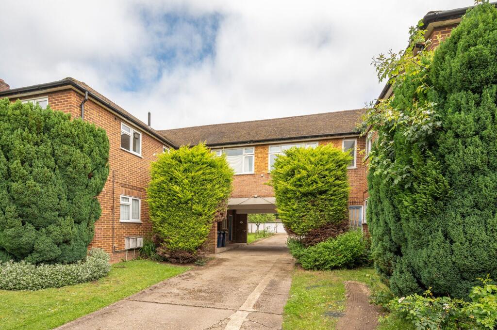 2 bed 1st Floor Flat for rent in Friern Barnet. From Foxtons - North Finchley