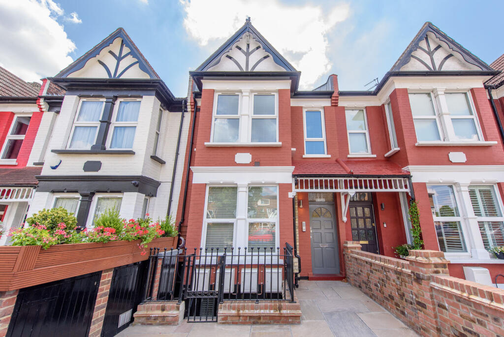 1 bed 1st Floor Flat for rent in Friern Barnet. From Foxtons - North Finchley