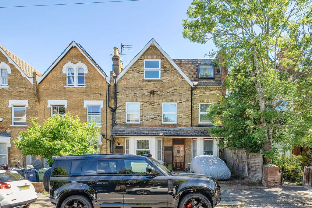 1 bed 1st Floor Flat for rent in Friern Barnet. From Foxtons - North Finchley