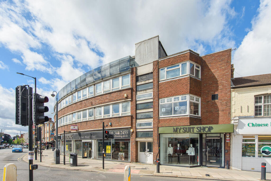 2 bed 1st Floor Flat for rent in Barnet. From Foxtons - North Finchley 2 bed 1st Floor Flat for rent in Barnet. From Foxtons - North Finchley