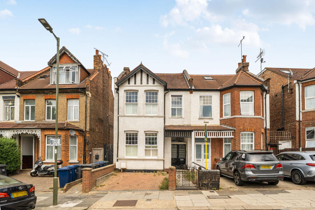 2 bed 1st Floor Flat for rent in Finchley. From Foxtons - North Finchley