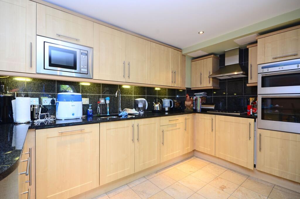 3 bed 1st Floor Flat for rent in London. From Foxtons - North Finchley 3 bed 1st Floor Flat for rent in London. From Foxtons - North Finchley