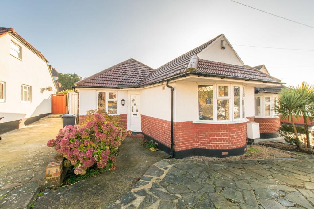 2 bed Bungalow for rent in Barnet. From Foxtons - North Finchley