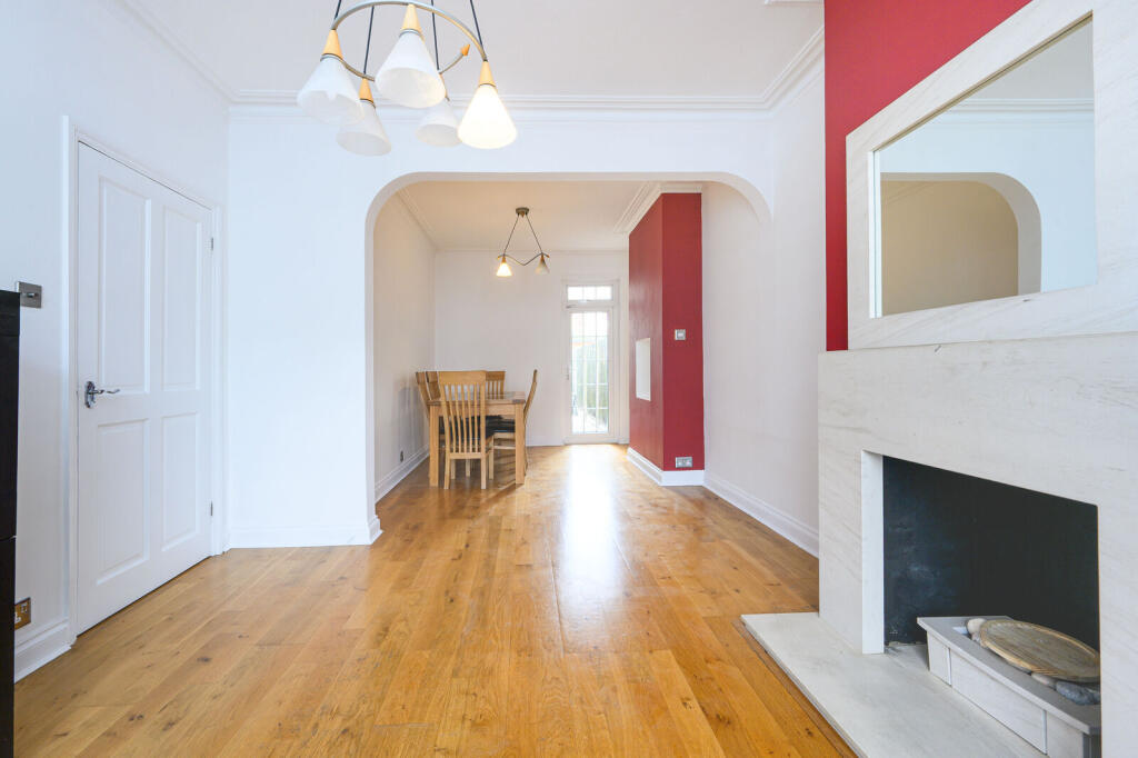 4 bed Detached for rent in Hadley Wood. From Foxtons - North Finchley 4 bed Detached for rent in Hadley Wood. From Foxtons - North Finchley