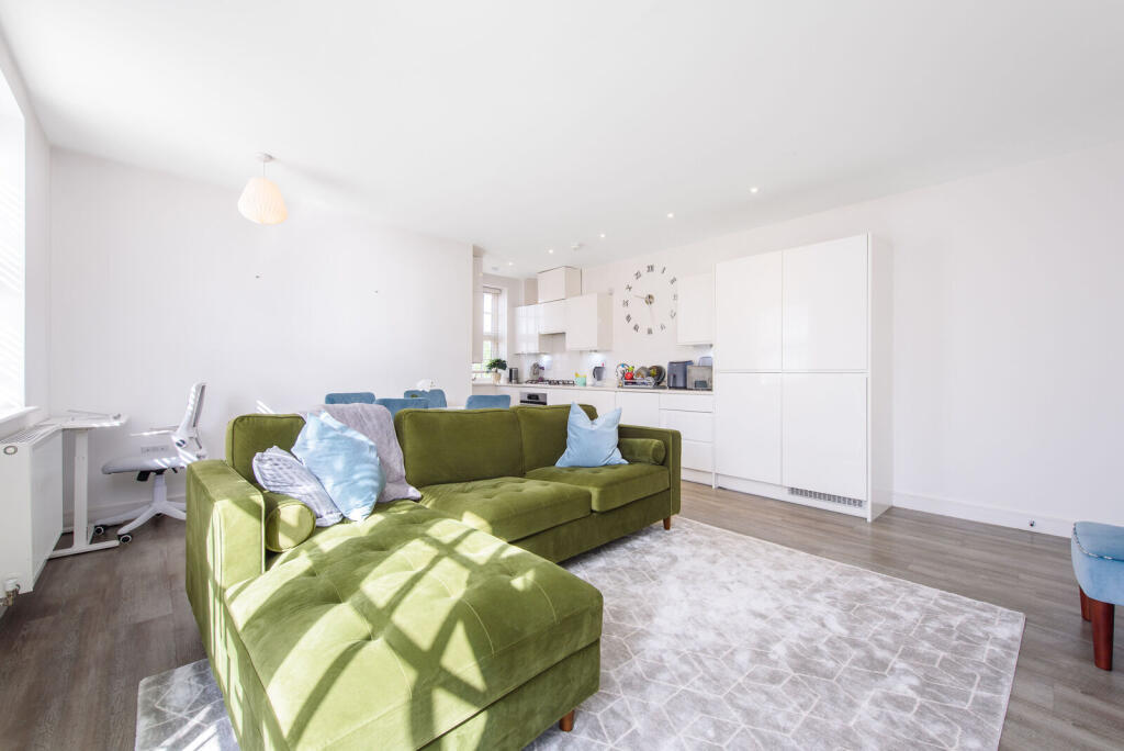1 bed 1st Floor Flat for rent in Arkley. From Foxtons - North Finchley