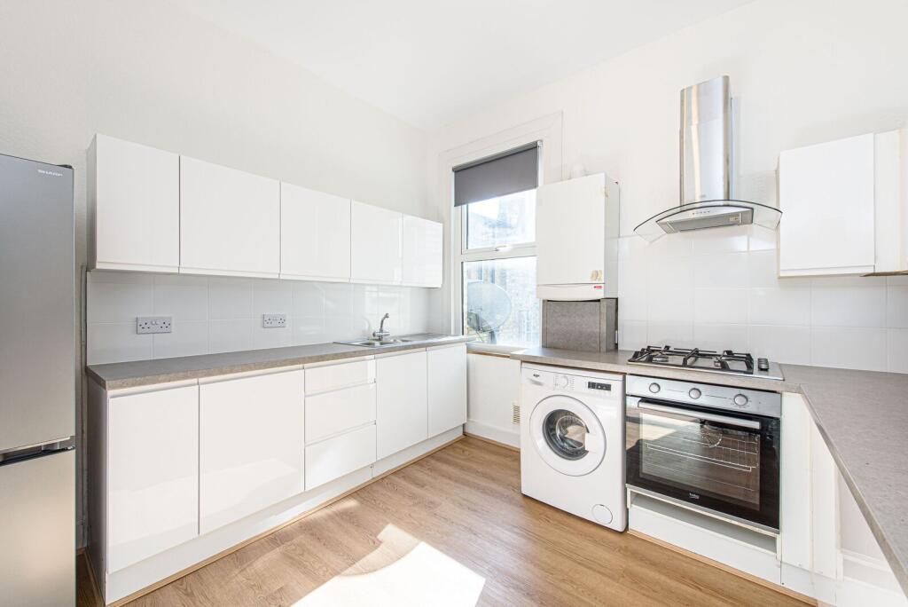 2 bed 1st Floor Flat for rent in Barnet. From Foxtons - North Finchley