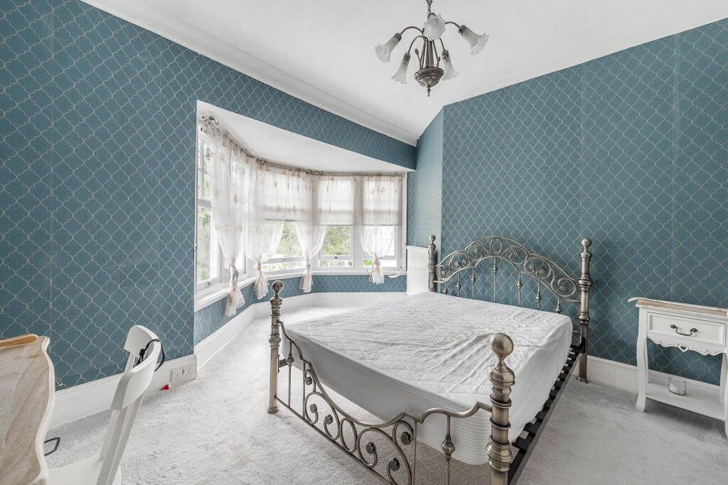 5 bed Detached for rent in London. From Foxtons - North Finchley