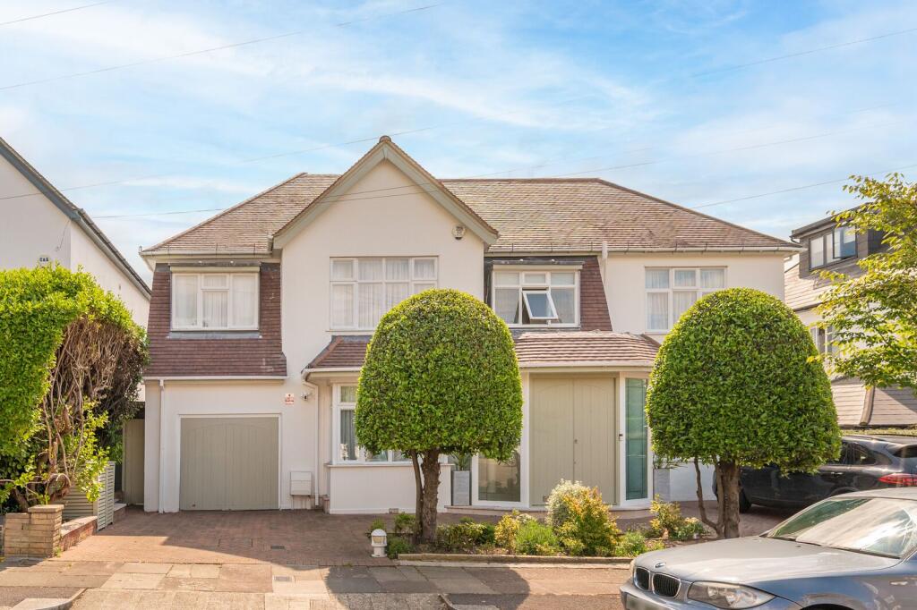 6 bed Detached for rent in London. From Foxtons - North Finchley 6 bed Detached for rent in London. From Foxtons - North Finchley
