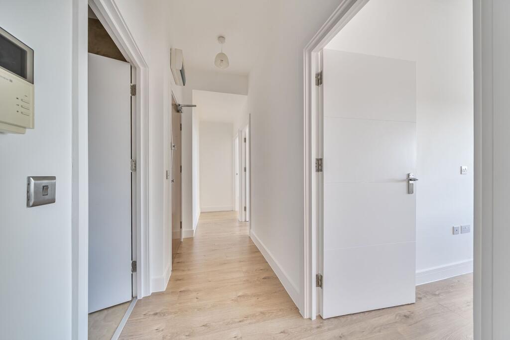 3 bed 1st Floor Flat for rent in London. From Foxtons - North Finchley