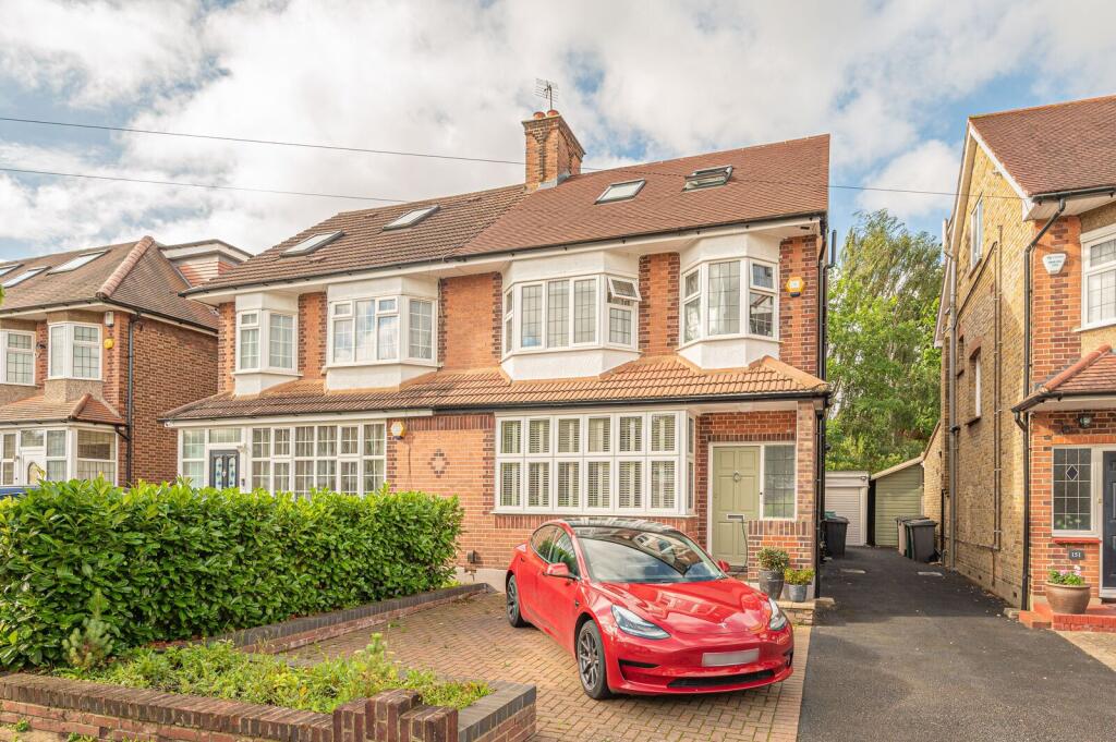 4 bed Detached for rent in Friern Barnet. From Foxtons - North Finchley 4 bed Detached for rent in Friern Barnet. From Foxtons - North Finchley