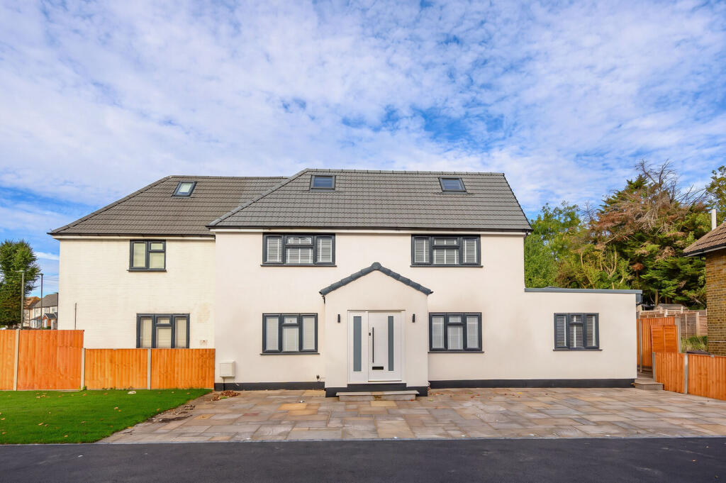 4 bed Semi Detached for rent in London. From Foxtons - North Finchley