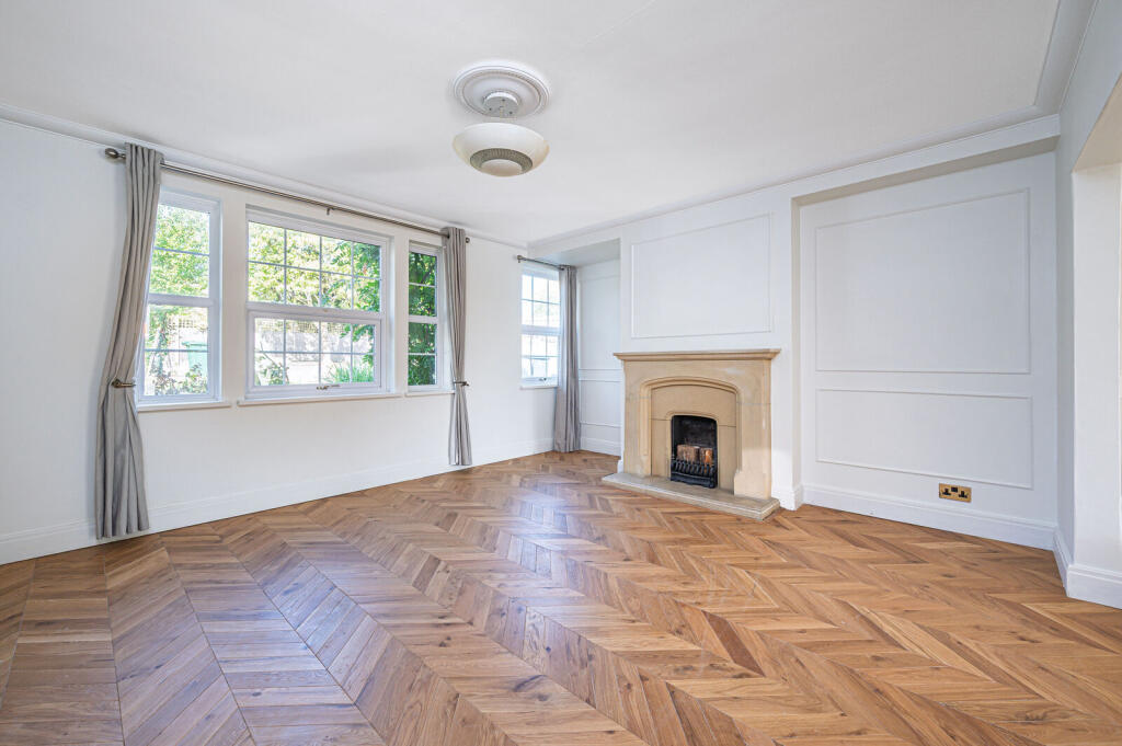 4 bed Detached for rent in London. From Foxtons - North Finchley