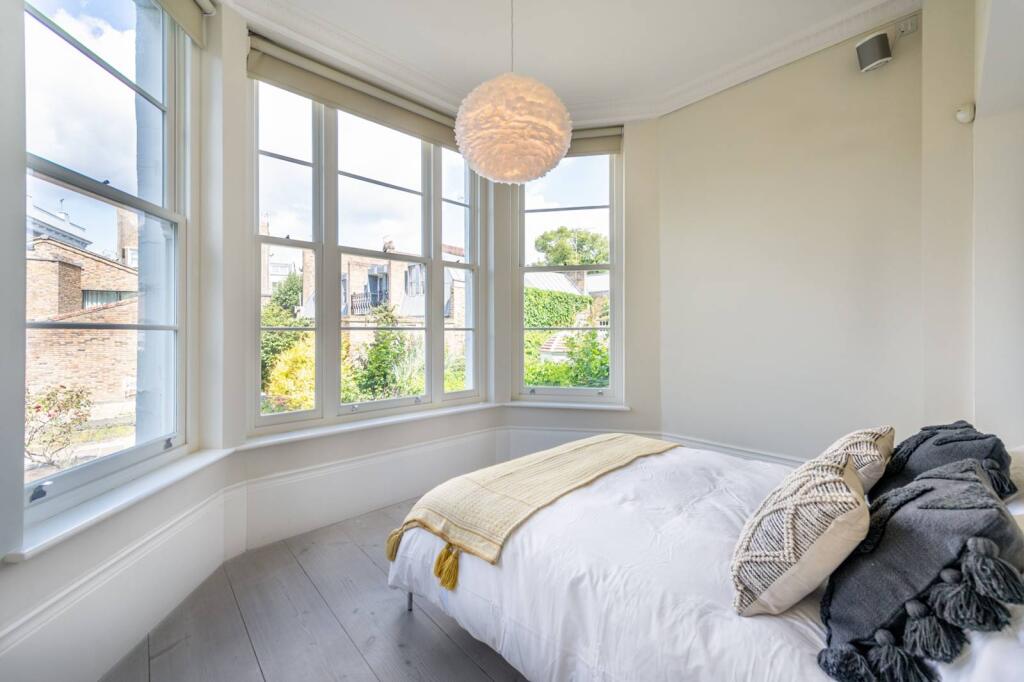 1 bed 1st Floor Flat for rent in London. From Foxtons - Notting Hill