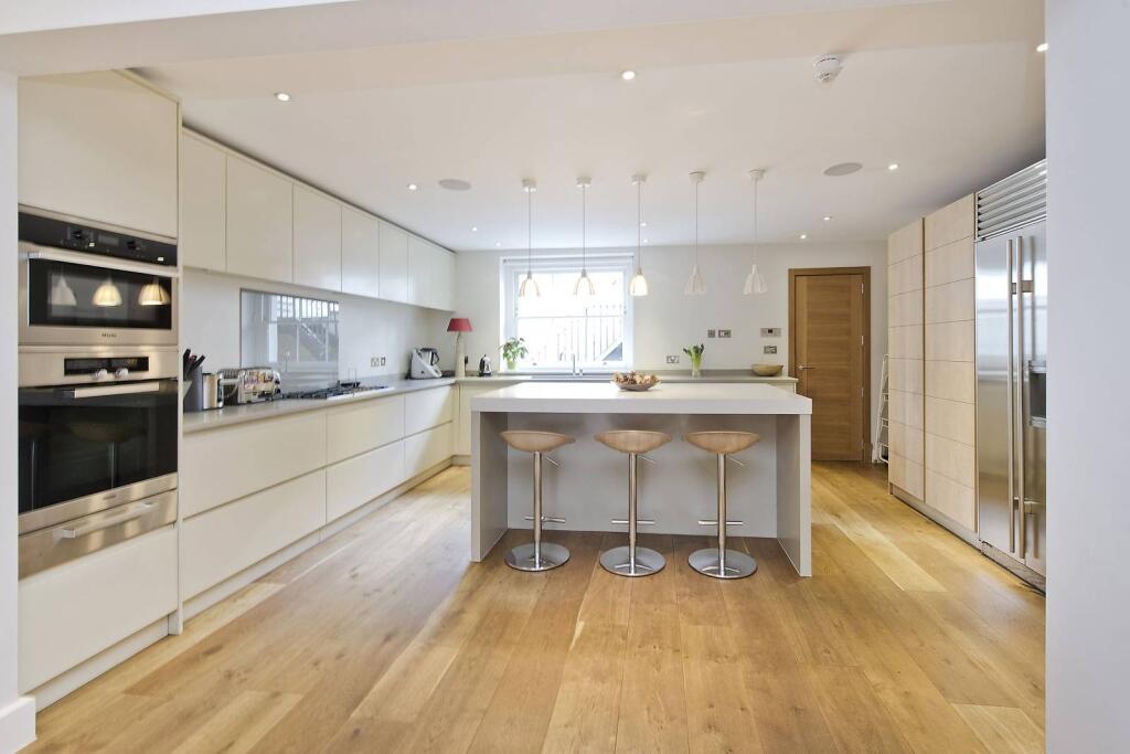 5 bed Mid Terraced House for rent in London. From Foxtons - Notting Hill 5 bed Mid Terraced House for rent in London. From Foxtons - Notting Hill