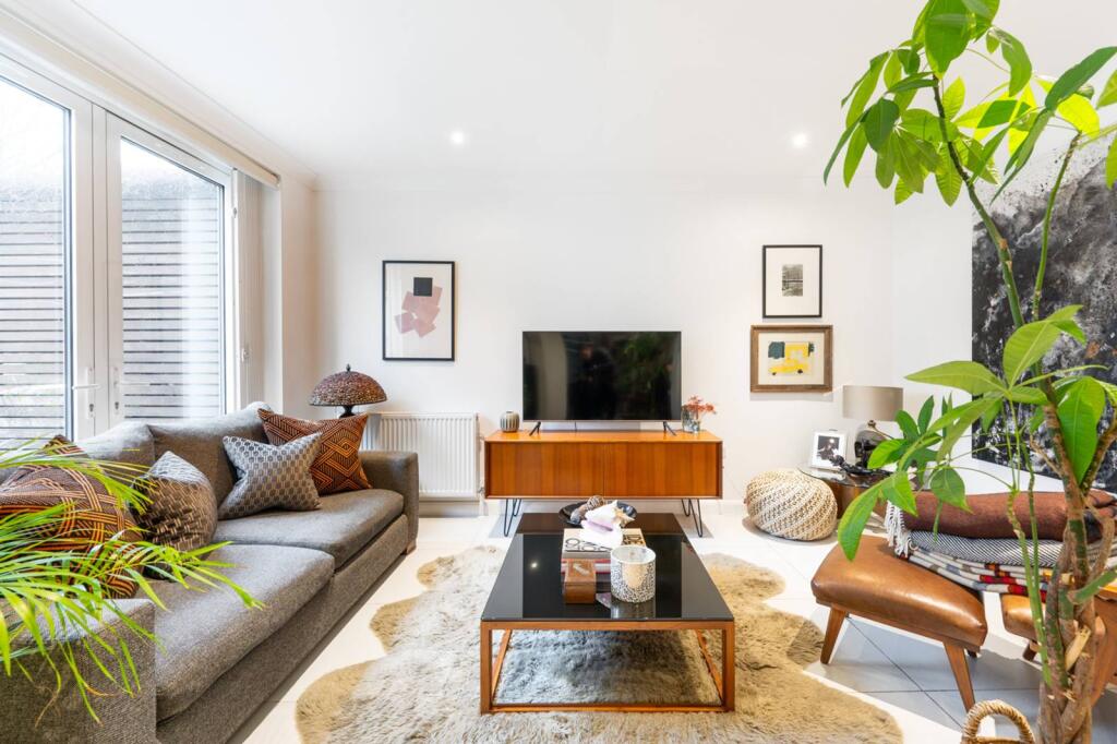 2 bed 1st Floor Flat for rent in London. From Foxtons - Notting Hill