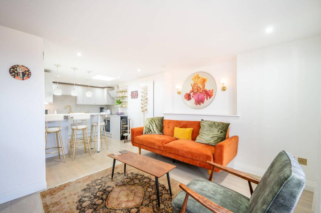 1 bed 1st Floor Flat for rent in London. From Foxtons - Notting Hill