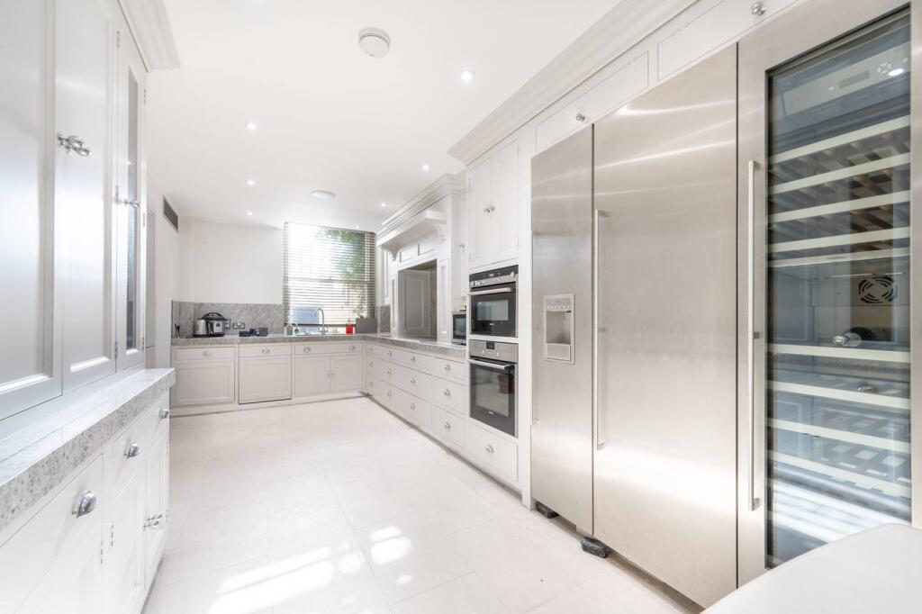 3 bed 1st Floor Flat for rent in London. From Foxtons - Notting Hill