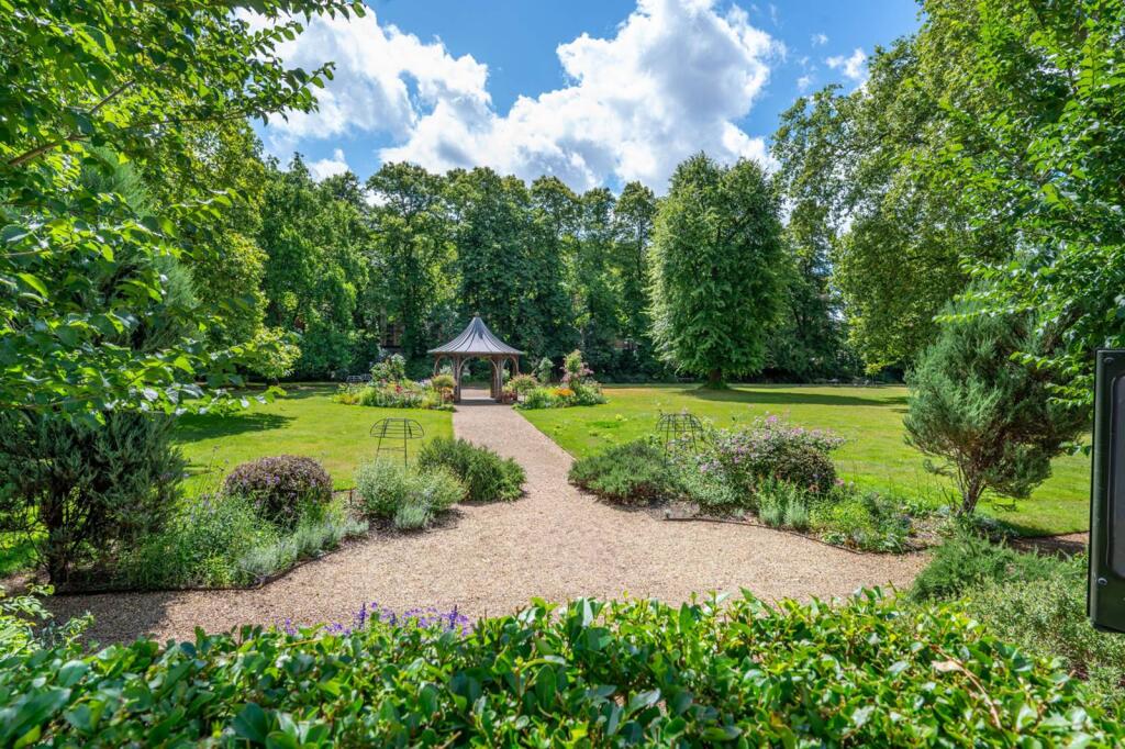 1 bed 1st Floor Flat for rent in London. From Foxtons - Notting Hill