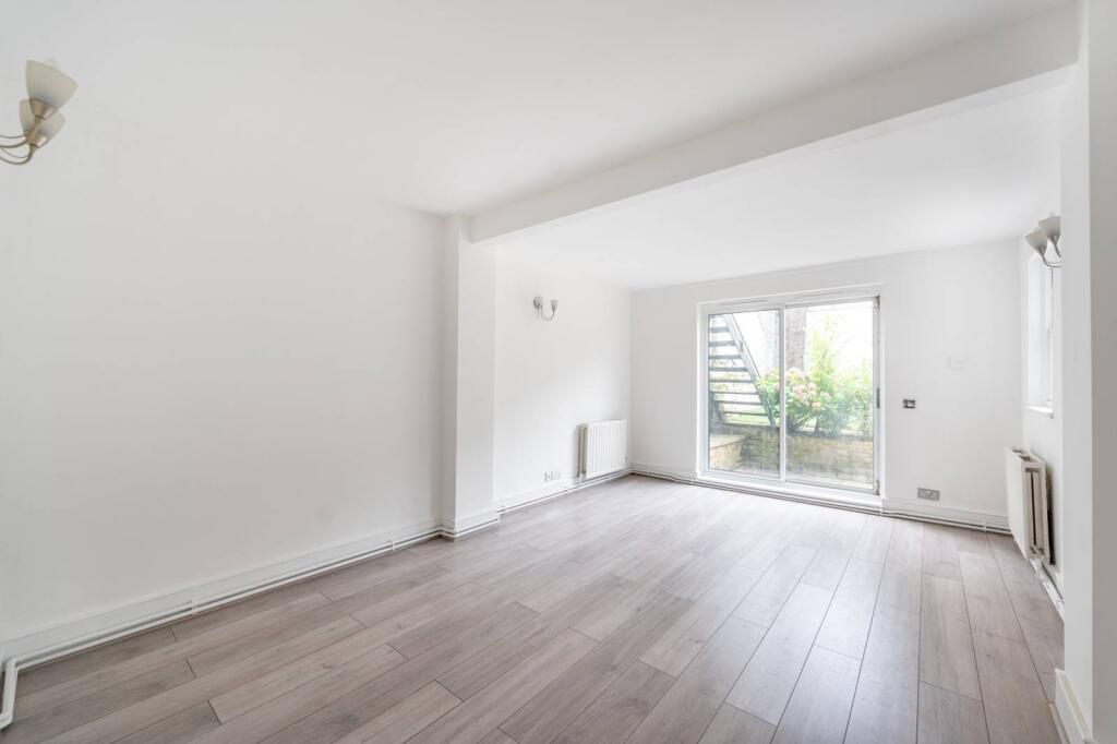 3 bed 1st Floor Flat for rent in Kensington. From Foxtons - Notting Hill