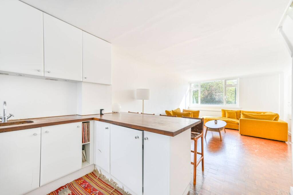 3 bed 1st Floor Flat for rent in London. From Foxtons - Notting Hill