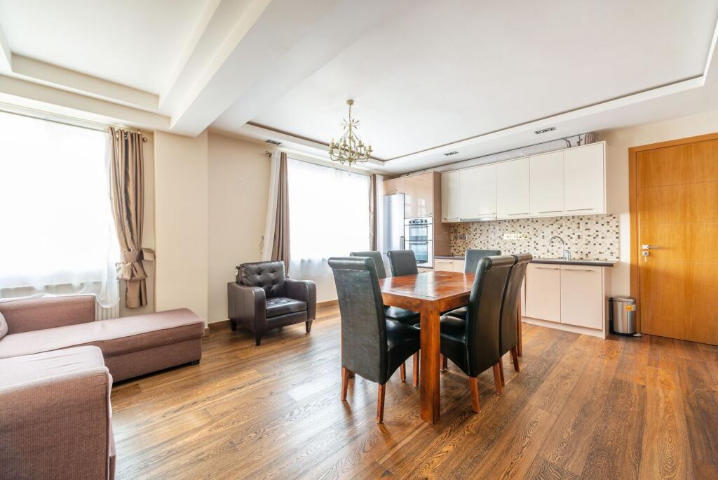 2 bed 1st Floor Flat for rent in Kensington. From Foxtons - Notting Hill