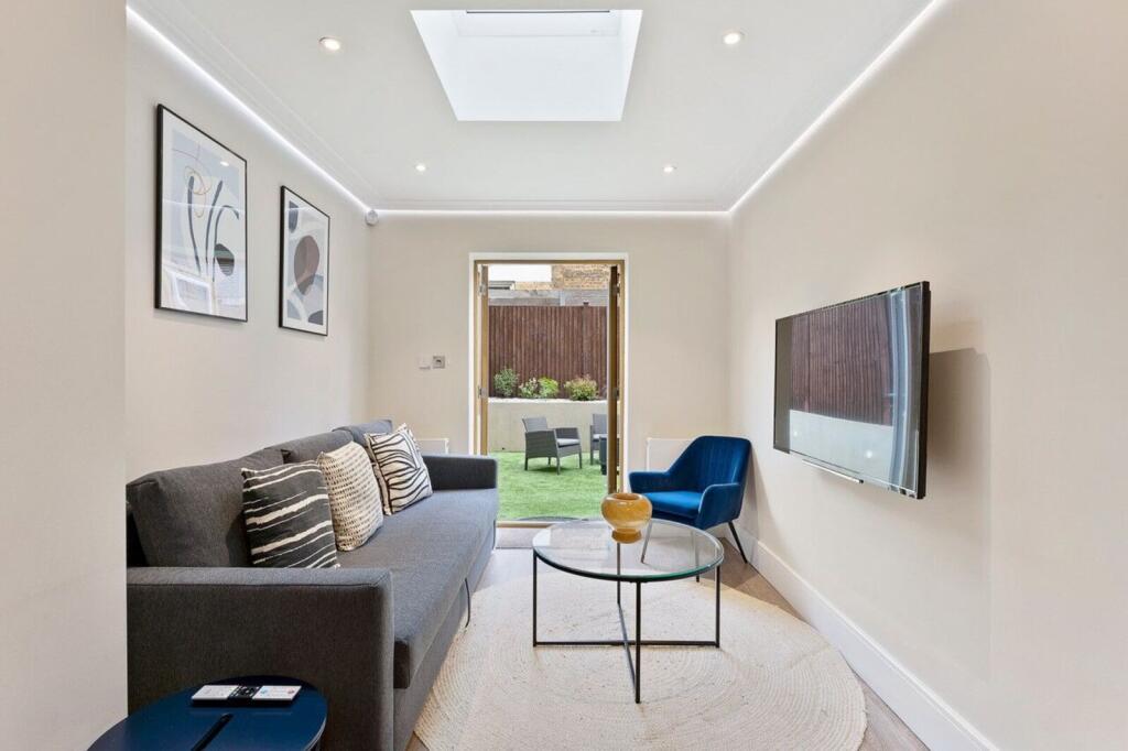 2 bed 1st Floor Flat for rent in Kensington. From Foxtons - Notting Hill