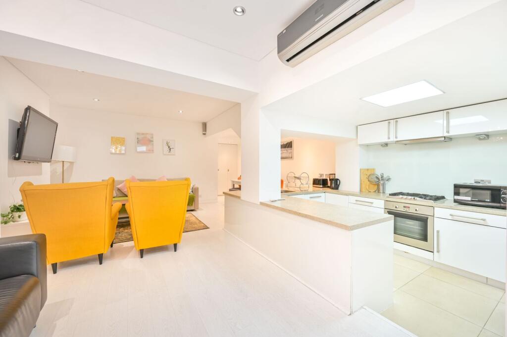 2 bed 1st Floor Flat for rent in Kensington. From Foxtons - Notting Hill