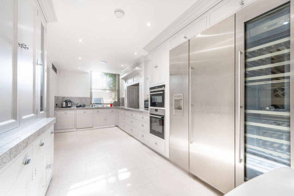 3 bed 1st Floor Flat for rent in London. From Foxtons - Notting Hill