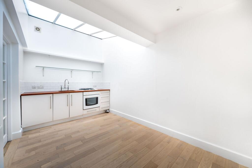 2 bed Annexe for rent in Kensington. From Foxtons - Notting Hill