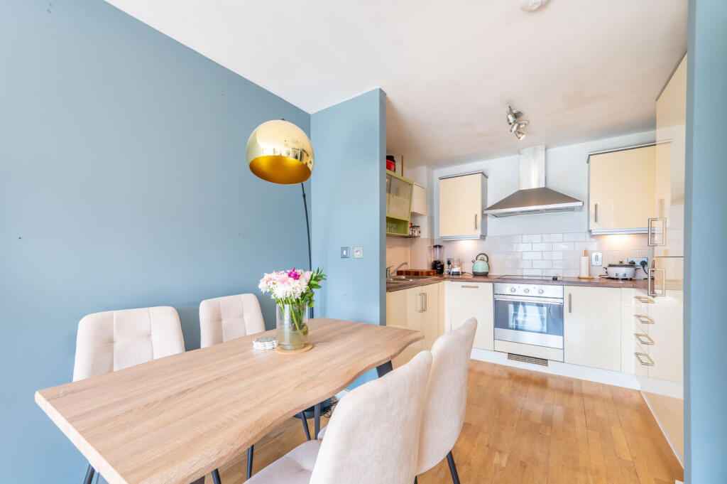 1 bed 1st Floor Flat for rent in London. From Foxtons - Notting Hill