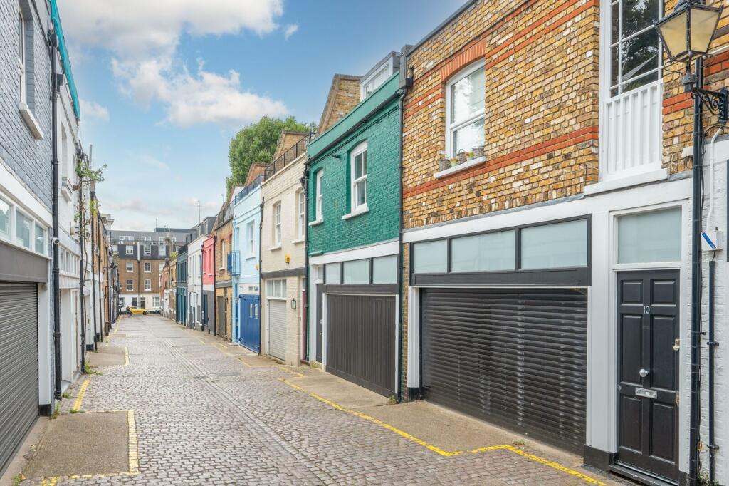 2 bed Mid Terraced House for rent in London. From Foxtons - Notting Hill