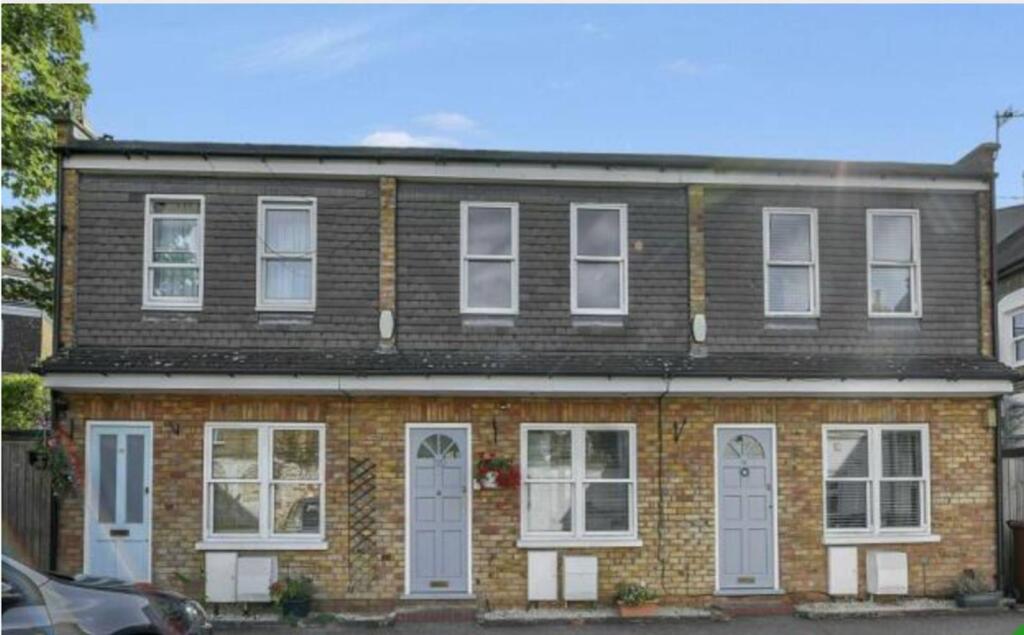 2 bed Mid Terraced House for rent in London. From Foxtons - Peckham