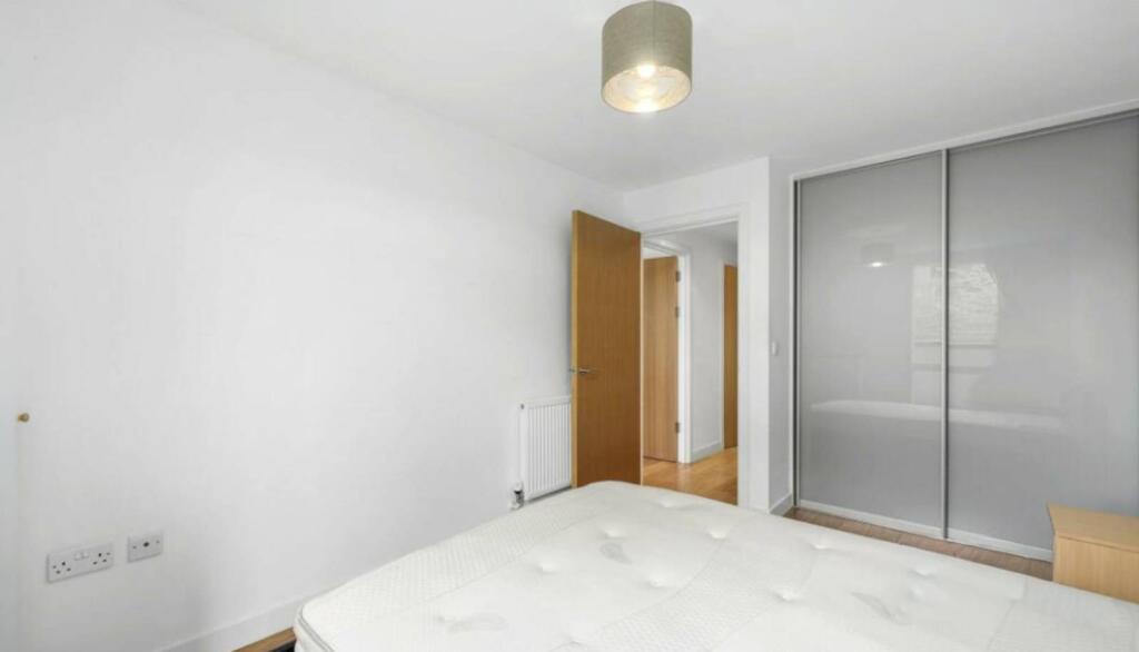 1 bed 1st Floor Flat for rent in London. From Foxtons - Peckham