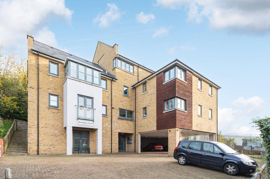 2 bed 1st Floor Flat for rent in London. From Foxtons - Peckham
