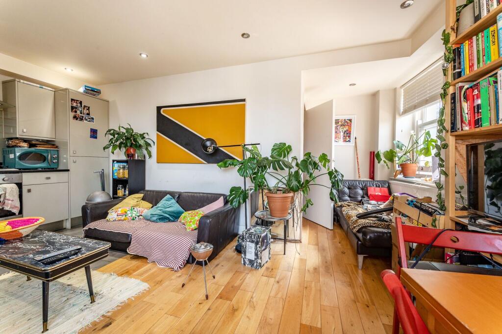 2 bed 1st Floor Flat for rent in Camberwell. From Foxtons - Peckham