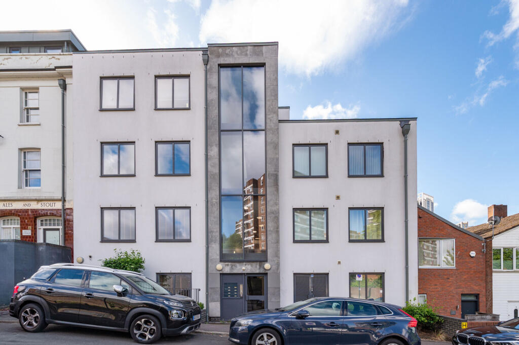 2 bed 1st Floor Flat for rent in Lewisham. From Foxtons - Peckham