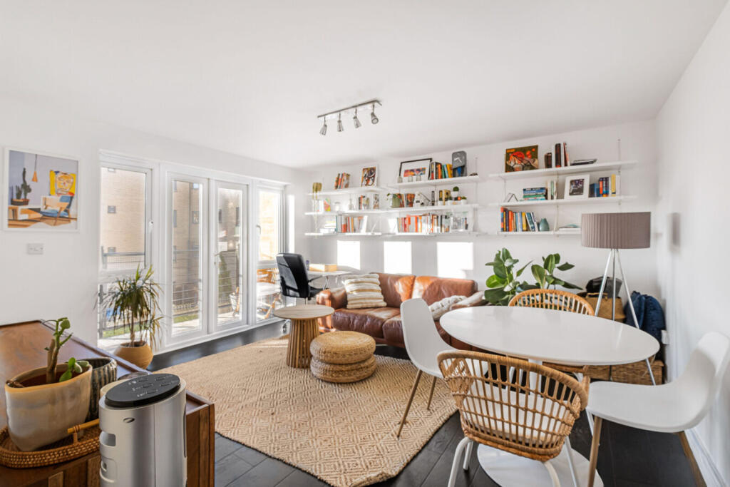 1 bed 1st Floor Flat for rent in London. From Foxtons - Peckham 1 bed 1st Floor Flat for rent in London. From Foxtons - Peckham