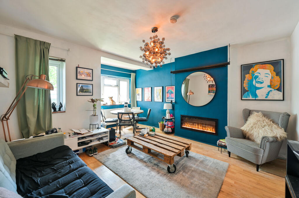 3 bed 1st Floor Flat for rent in London. From Foxtons - Peckham