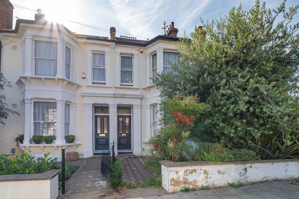 3 bed Detached for rent in London. From Foxtons - Peckham