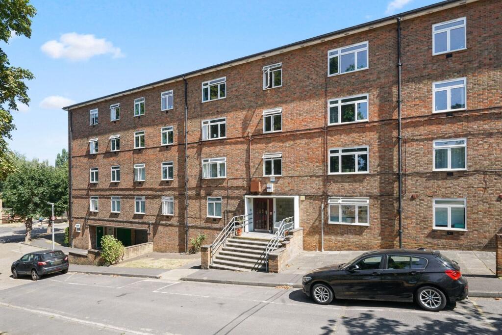 3 bed Mid Terraced House for rent in London. From Foxtons - Peckham