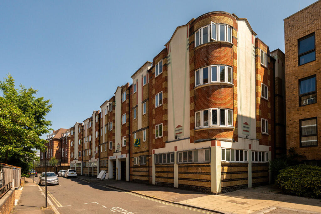 2 bed 1st Floor Flat for rent in Camberwell. From Foxtons - Peckham 2 bed 1st Floor Flat for rent in Camberwell. From Foxtons - Peckham