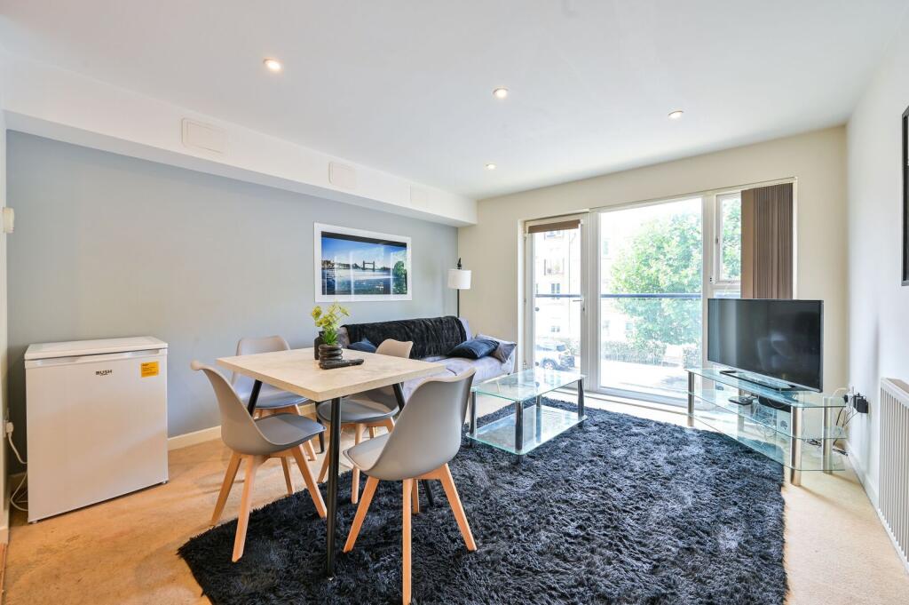 1 bed 1st Floor Flat for rent in London. From Foxtons - Peckham