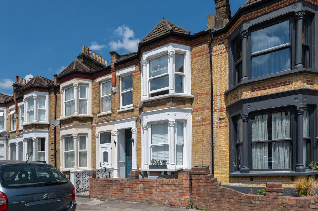 2 bed 1st Floor Flat for rent in London. From Foxtons - Peckham
