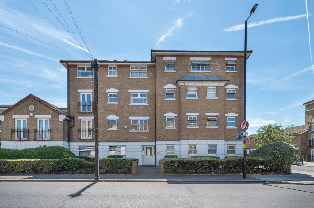 2 bed 1st Floor Flat for rent in London. From Foxtons - Peckham