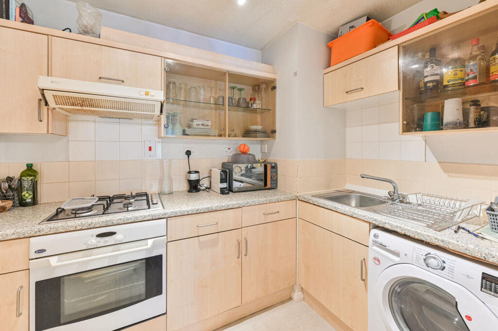 1 bed 1st Floor Flat for rent in Catford. From Foxtons - Peckham