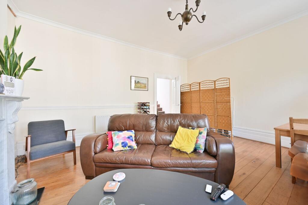 3 bed 1st Floor Flat for rent in London. From Foxtons - Peckham