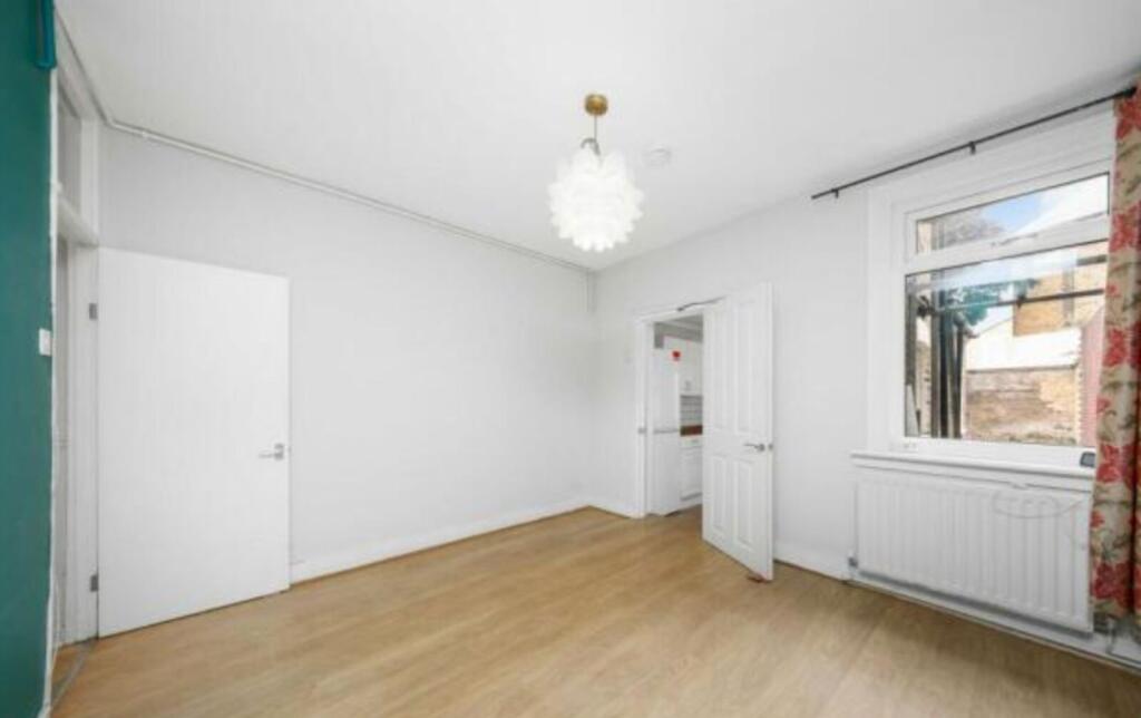 4 bed Mid Terraced House for rent in London. From Foxtons - Peckham 4 bed Mid Terraced House for rent in London. From Foxtons - Peckham