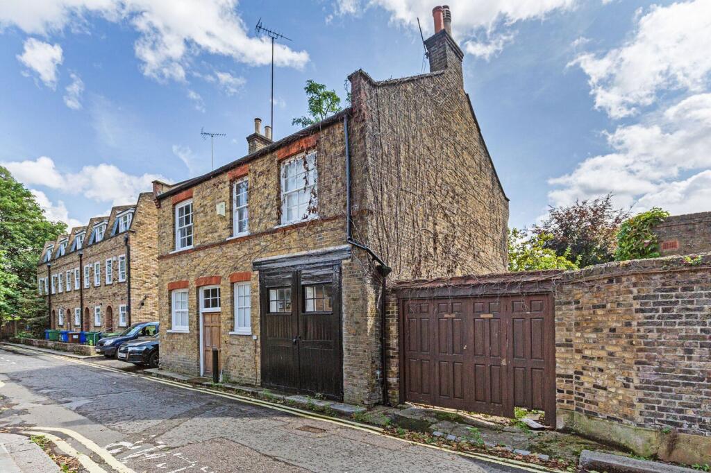 3 bed Detached for rent in Camberwell. From Foxtons - Peckham