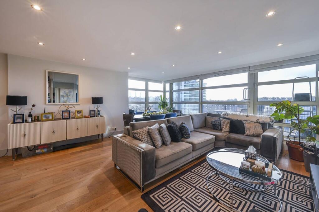 3 bed 1st Floor Flat for rent in London. From Foxtons - Pimlico