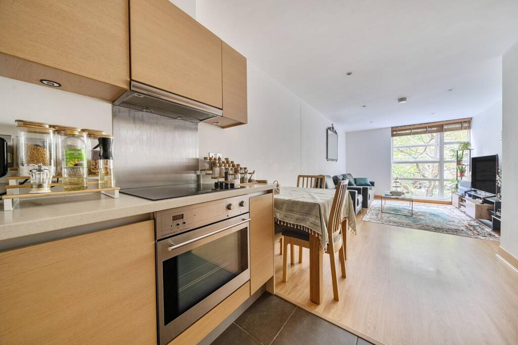 1 bed 1st Floor Flat for rent in London. From Foxtons - Pimlico